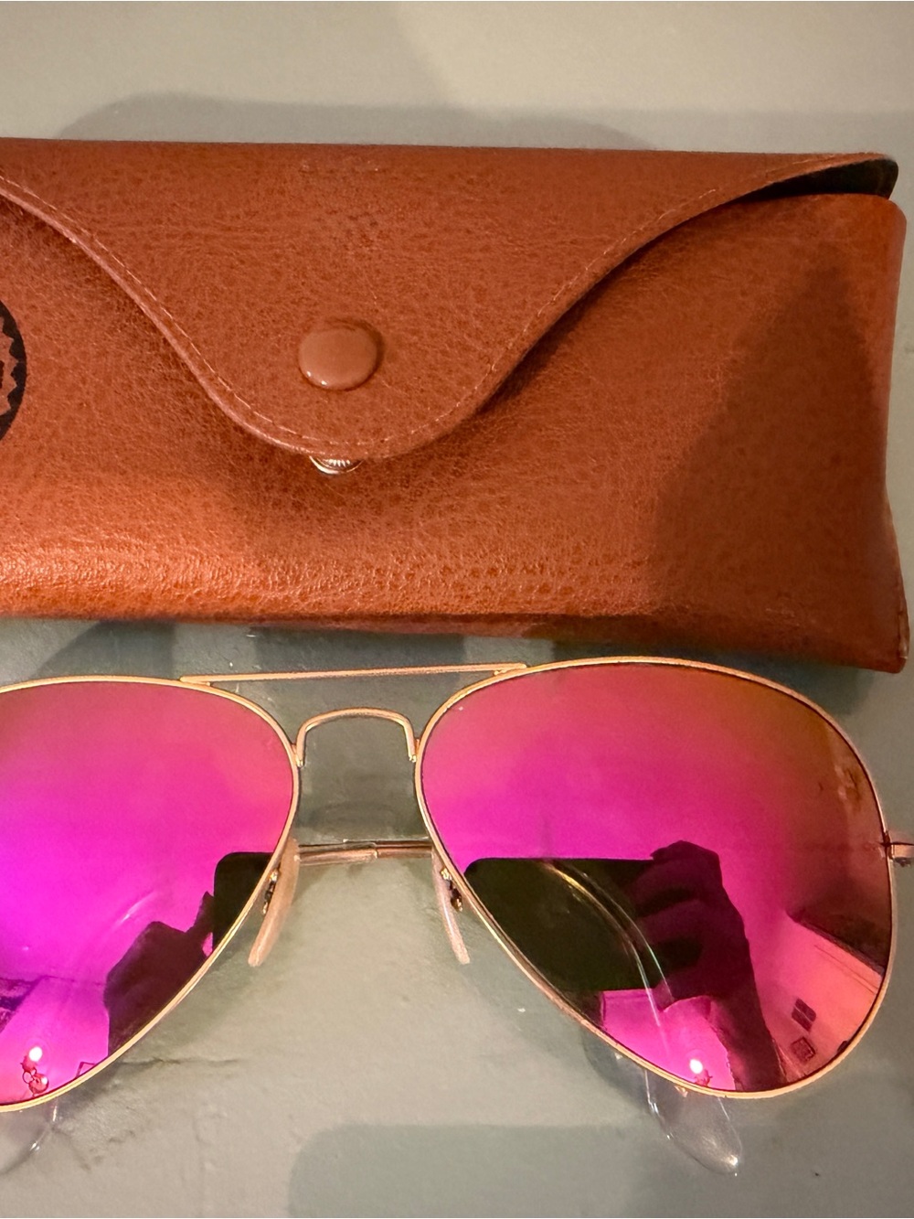 Gold Ray-Ban Aviator Sunglasses with Pink Mirrored Lenses - Picture 4 of 4